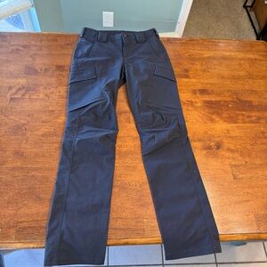 Under Armour Enduro Elite Cargo Pants womens size 4 navy